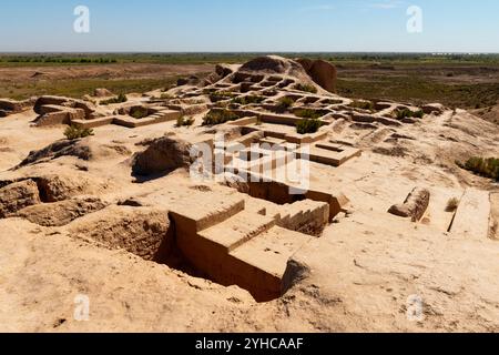 Fundamente des Palastes in Toprak-Kala oder „Erdstadt“. Toprak-Kala-Ruinen der alten Siedlung und Festung sind ein herausragendes Kultusdenkmal Stockfoto