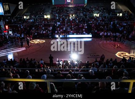 Palo Alto CA, USA. November 2024. A. Stanford wurde vor dem NCAA/ACC Women's Basketball Spiel zwischen Gonzaga Bulldogs und dem Stanford Cardinal enthüllt. Stanford schlug Gonzaga 89-58 im Maples Pavilion Stanford, CA. Thurman James /CSM/Alamy Live News Stockfoto