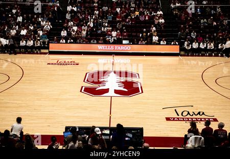 Palo Alto CA, USA. November 2024. A. Stanford wurde vor dem NCAA/ACC Women's Basketball Spiel zwischen Gonzaga Bulldogs und dem Stanford Cardinal enthüllt. Stanford schlug Gonzaga 89-58 im Maples Pavilion Stanford, CA. Thurman James /CSM/Alamy Live News Stockfoto