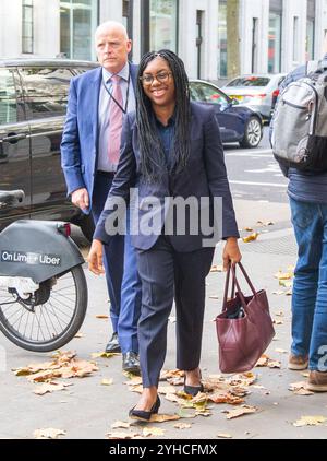 London, England, Großbritannien. November 2024. Die Vorsitzende der konservativen Partei KEMI BADENOCH kommt bei der Post Office Horizon IT Inquiry Public Haring vor ihren Beweisen an. (Kreditbild: © Tayfun Salci/ZUMA Press Wire) NUR REDAKTIONELLE VERWENDUNG! Nicht für kommerzielle ZWECKE! Quelle: ZUMA Press, Inc./Alamy Live News Stockfoto