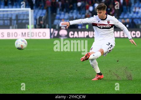 Juan Miranda vom FC Bologna während des Fußballspiels der Serie A zwischen AS Roma und Bologna FC im Olimpico-Stadion in Rom (Italien) am 10. November 2024. Stockfoto