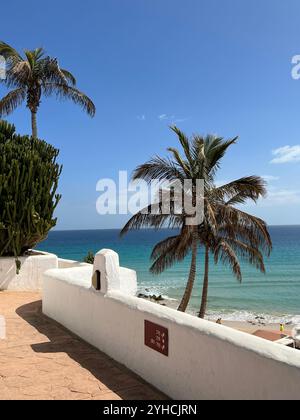 Wunderschöne Küste auf Fuerteventura mit Meerblick Stockfoto