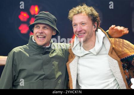 Sessionseroeffnung Koelner Karneval Heumarkt Joris und Oliver Niesen Leadsaenger der Band Cat Ballou bei seinem Auftritt gemeinsam mit Cat Ballou bei der Sessionseroeffnung am Koelner Karneval am Heumarkt Köln Nordrhein-Westfalen Deutschland *** Sitzungseröffnung Köln Karneval Heumarkt Joris und Oliver Niesen Leadsänger der Band Cat Ballou während seines Auftritts zusammen mit Cat Ballou bei der Eröffnung des Kölner Karnevals in Köln Nordrhein-Westfalen in Köln-Westfalen Nordrhein-Westfalen Stockfoto