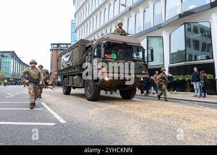 151 Regiment, Royal Logistic Corps bei der Lord Mayor's Show Parade 2024 in London, Großbritannien. Historisches, traditionelles Ereignis. Lastwagen man SV Stockfoto