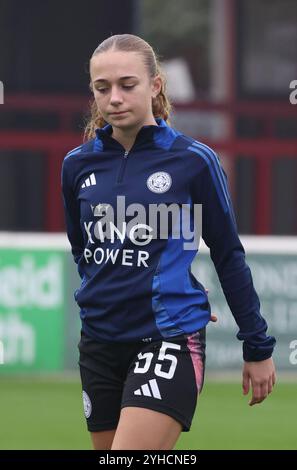 London, Großbritannien. November 2024. LONDON, ENGLAND - Poppy Groves of Leicester City Womenduring Barclays FA Women's Super League Fußballspiel zwischen West Ham United Women und Leicester City Women im Chigwell Construction Stadium Victoria Road, Dagenham am 10. November 2024 in Dagenham, England. Quelle: Action Foto Sport/Alamy Live News Stockfoto