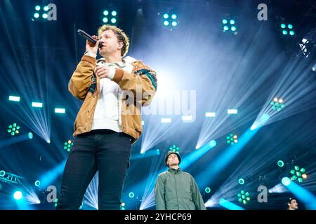 Sessionseroeffnung Koelner Karneval Heumarkt Joris und Oliver Niesen Leadsaenger der Band Cat Ballou bei seinem Auftritt gemeinsam mit Cat Ballou bei der Sessionseroeffnung am Koelner Karneval am Heumarkt Köln Nordrhein-Westfalen Deutschland *** Sitzungseröffnung Köln Karneval Heumarkt Joris und Oliver Niesen Leadsänger der Band Cat Ballou während seines Auftritts zusammen mit Cat Ballou bei der Eröffnung des Kölner Karnevals in Köln Nordrhein-Westfalen in Köln-Westfalen Nordrhein-Westfalen Stockfoto