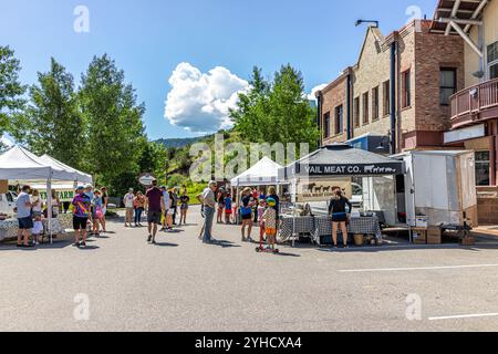 Edwards, USA - 2. Juli 2022: Farmer's Market in Colorado mit Vail Meat Company, People Shopping Stockfoto