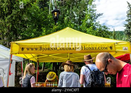 Vail, USA - 3. Juli 2022: Bauernmarkt in Colorado mit Lebensmittelhändlern vor Ort Stockfoto