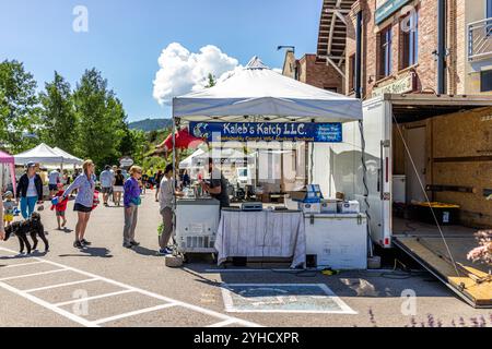 Edwards, USA - 2. Juli 2022: Farmer's Market in Colorado mit Meeresfrüchtestand Stockfoto