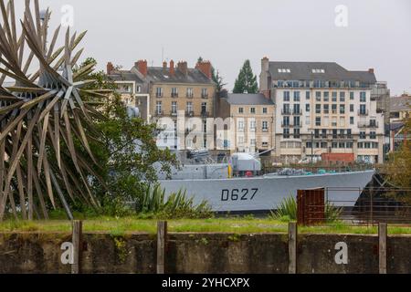 ehemaliges Kriegsschiff der französischen Marine Escorteur d Escadre Maille-Breze am Quai de la Fosse, heute Marinemuseum, gesehen von der Ile de Nantes in der Loire, Nantes, Departement Loire-Atlantique, Region Pays de la Loire, Frankreich *** ehemaliges Kriegsschiff der französischen Marine Stockfoto