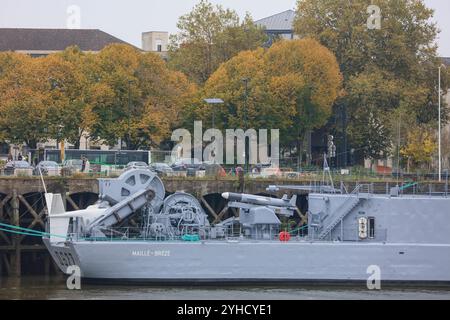 ehemaliges Kriegsschiff der französischen Marine Escorteur d Escadre Maille-Breze am Quai de la Fosse, heute Marinemuseum, gesehen von der Ile de Nantes in der Loire, Nantes, Departement Loire-Atlantique, Region Pays de la Loire, Frankreich *** ehemaliges Kriegsschiff der französischen Marine Stockfoto