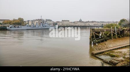 ehemaliges Kriegsschiff der französischen Marine Escorteur d Escadre Maille-Breze am Quai de la Fosse, heute Marinemuseum, gesehen von der Ile de Nantes in der Loire, Nantes, Departement Loire-Atlantique, Region Pays de la Loire, Frankreich *** ehemaliges Kriegsschiff der französischen Marine Stockfoto