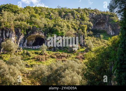 Buracas do Casmilo - Höhlen in Zentral-Portugal Stockfoto