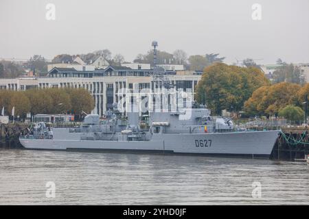 ehemaliges Kriegsschiff der französischen Marine Escorteur d Escadre Maille-Breze am Quai de la Fosse, heute Marinemuseum, gesehen von der Ile de Nantes in der Loire, Nantes, Departement Loire-Atlantique, Region Pays de la Loire, Frankreich *** ehemaliges Kriegsschiff der französischen Marine Stockfoto