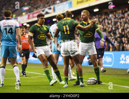 Scottish Gas Murrayfield. Edinburgh Schottland Großbritannien 10. November 24 HERBSTTESTS 2024/25 Schottland gegen Südafrika Südafrika Willie le Roux gratuliert Makazole Mapimpi, (11) zu h.IS Opening Try vs Scotland Credit: eric mccowat/Alamy Live News Stockfoto