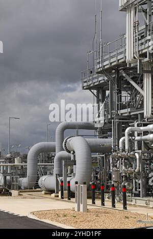 Rohrleitungen in einer neuen Gasverdichtungsanlage in Peterborough, Großbritannien. Stockfoto