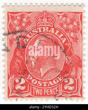 AUSTRALIEN — 19. Januar 1922: 2 Pence rote Briefmarke mit Porträt von König Georg V. (Georg Friedrich Ernst Albert) war vom 6. Mai 1910 bis zu seinem Tod 1936 König des Vereinigten Königreichs und der britischen Dominions und Kaiser von Indien. George wurde während der Regierungszeit seiner Großmutter Queen Victoria geboren und war der zweite Sohn von Albert Edward, Prince of Wales, und war Dritter in der Nachfolge auf den britischen Thron hinter seinem Vater und seinem älteren Bruder, Prinz Albert Victor Stockfoto