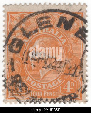 AUSTRALIEN — 06. Januar 1915: 4 Pence orange Briefmarke mit Porträt von König Georg V. (Georg Friedrich Ernst Albert) war vom 6. Mai 1910 bis zu seinem Tod 1936 König des Vereinigten Königreichs und der britischen Dominions und Kaiser von Indien. George wurde während der Regierungszeit seiner Großmutter Queen Victoria geboren und war der zweite Sohn von Albert Edward, Prince of Wales, und war Dritter in der Nachfolge auf den britischen Thron hinter seinem Vater und seinem älteren Bruder, Prinz Albert Victor Stockfoto