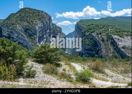 Der Blick auf die Schluchten des Verdon, eine der größten Schluchten Europas, vom Aussichtspunkt der Pointe de Sublime, Frankreich Stockfoto