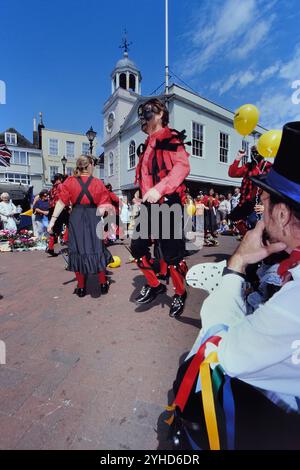 Morris-Tänzer treten beim Faversham Hop Festival auf. Kent. England. UK Stockfoto