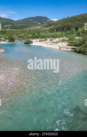 Der Fluss Verdon verlässt die Schlucht du Verdon, eine der größten Schluchten Europas, in Richtung ofd Castellance, Frankreich Stockfoto