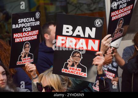 London, Großbritannien. November 2024. Israel-Anhänger halten einen Protest an der London School of Economics, LSE, während Francesca Albanese, Sonderberichterstatterin der Vereinten Nationen für die besetzten palästinensischen Gebiete, einen Vortrag hält. Quelle: Vuk Valcic/Alamy Live News Stockfoto