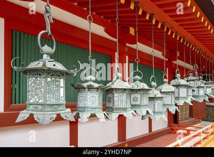 Hängeleuchten (Tsuri-Doro) Kasuga-taisha-Schrein, Nara, Japan, Asien Stockfoto