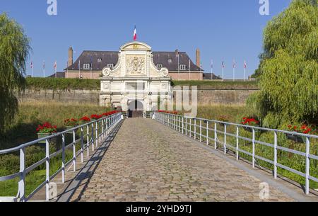 Tor in der alten Festung. Lille, Frankreich. Sonniger Tag Anfang September Stockfoto