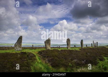 Neolithischer Steinkreis, teilweiser Blick, Ring of Brodgar, Festland, Orkney-Inseln, Schottland, Großbritannien Stockfoto