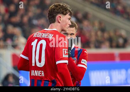 Heidenheim, Deutschland. November 2024. Paul Wanner (1. FC Heidenheim, #10) und Leonardo Weschenfelder Scienza (1. FC Heidenheim, #08) besprechen die Ausfuehrung des Freistosses GER, 1. FC Heidenheim gegen VFL Wolfsburg, Fussball, 1. Bundesliga, 10. Spieltag, Spielzeit 2024/2025, 11.11.24. DFL-VORSCHRIFTEN VERBIETEN DIE VERWENDUNG VON FOTOS ALS BILDSEQUENZEN UND/ODER QUASI-VIDEO. Foto: Eibner-Pressefoto/Gerald Oelze-de Stoppany Credit: dpa/Alamy Live News Stockfoto