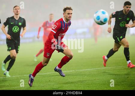 Heidenheim, Deutschland. November 2024. Leonardo Weschenfelder Scienza (1. FC Heidenheim, #08) folgt dem Ball GER, 1. FC Heidenheim gegen VFL Wolfsburg, Fussball, 1. Bundesliga, 10. Spieltag, Spielzeit 2024/2025, 11.11.24. DFL-VORSCHRIFTEN VERBIETEN DIE VERWENDUNG VON FOTOS ALS BILDSEQUENZEN UND/ODER QUASI-VIDEO. Foto: Eibner-Pressefoto/Gerald Oelze-de Stoppany Credit: dpa/Alamy Live News Stockfoto