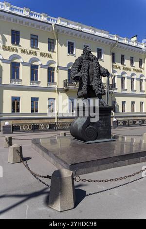 Sankt Petersburg, Russland, 12. Juni 2019: Denkmal für Domenico Trezzini, den Chefarchitekten von Sankt Petersburg zur Zeit Petri des Großen, Euro Stockfoto