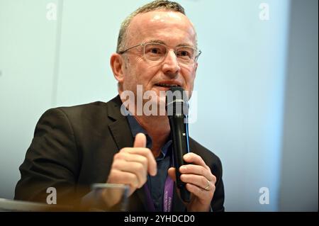 Mit einem Bekenntnis zu mehr Zusammenarbeit zwischen den protestantischen Konfessionen ist am Montag, 11.11.2024, die Jahrestagung der evangelischen Kirche in Würzburg fortgesetzt worden im Foto vom 11.11.: Landesbischof der Evangelisch-Lutherischen Kirche in Bayern, Christian Kopp, bei der gemeinsamen Pressekonferenz von Union Evangelischer Kirchen in der Evangelischen Kirche in Deutschland UEK und Vereinigte Evangelisch-Lutherische Kirche Deutschlands VELKD in Würzburg in Würzburg NUR am Montag am 11.11.11.11.11.11.2024 2024 Stockfoto