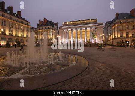 Place Graslin mit Opernhaus Theater Graslin am Abend, Nantes, Departement Loire-Atlantique, Region Pays de la Loire, Frankreich, Europa Stockfoto