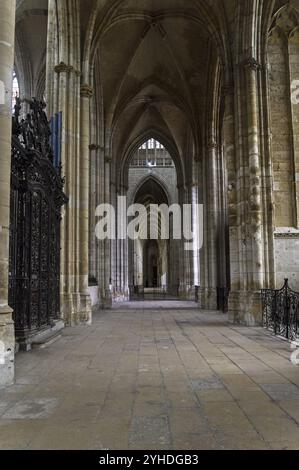 Rouen, Frankreich, 30. August 2018: Innenraum eines katholischen Tempels. Abteikirche Saint-Ouen, Rouen, Frankreich, Europa Stockfoto