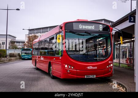 Bus - Bluewater Bus Station - BN14 CVB - Volvo B7RLE Wrightbus Eclipse 2 - Fastrack (betrieben von Go-Ahead) [6013] Stockfoto