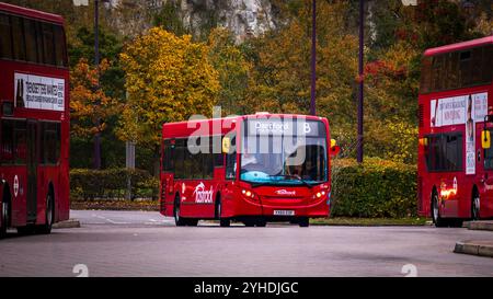 Bus - Bluewater Bus Station - YX60 EOF - ADL Enviro200 - Fastrack (betrieben von Go-Ahead) [SE48] Stockfoto