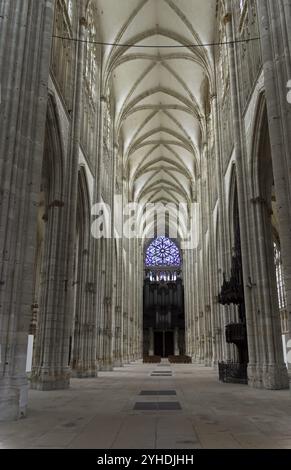 Rouen, Frankreich, 30. August 2018: Innenraum eines katholischen Tempels. Abteikirche Saint-Ouen, Rouen, Frankreich, Europa Stockfoto