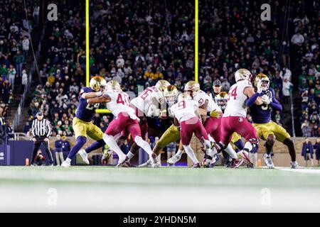 South Bend, Indiana, USA. November 2024. Lawrance Toafili (9) läuft mit dem Ball während der NCAA-Fußballspiele zwischen den Florida State Seminoles und den Notre Dame Fighting Irish im Notre Dame Stadium in South Bend, Indiana. John Mersits/CSM/Alamy Live News Stockfoto