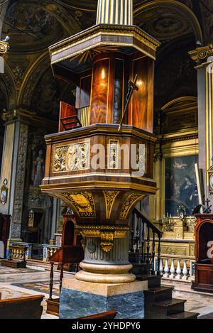 Architektur und Innenräume von San Bartolomeo und Gaetano Kirche, Bologna, Italien Stockfoto