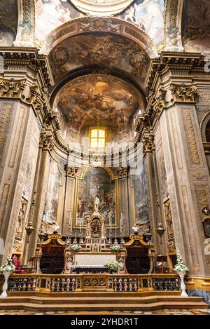 Architektur und Innenräume von San Bartolomeo und Gaetano Kirche, Bologna, Italien Stockfoto