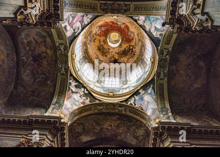 Architektur und Innenräume von San Bartolomeo und Gaetano Kirche, Bologna, Italien Stockfoto