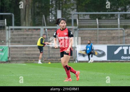 Leverkusen, Deutschland. November 2024. Leverkusen, 10. November 2024: Shen Menglu (28 Bayer Leverkusen) im Rahmen der Google Pixel Frauen-Bundesliga zwischen Bayer Leverkusen und Carl Zeiss Jena im Ulrich-Haberland-Stadion in Leverkusen. (Qianru Zhang/SPP) Credit: SPP Sport Press Photo. /Alamy Live News Stockfoto