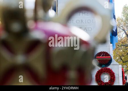 Cenotaph, London, Großbritannien. November 2024. Kränze am Tag des Waffenstillstands im Cenotaph in Whitehall, London. Quelle: Matthew Chattle/Alamy Live News Stockfoto