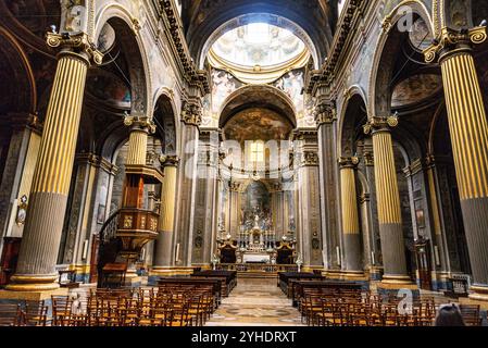 Architektur und Innenräume von San Bartolomeo und Gaetano Kirche, Bologna, Italien Stockfoto