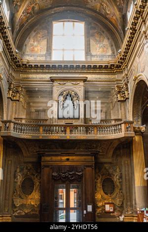 Architektur und Innenräume von San Bartolomeo und Gaetano Kirche, Bologna, Italien Stockfoto