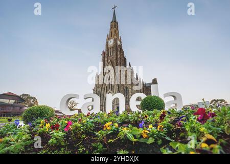 Kathedrale aus Stein und Zeichen der Stadt Canela (Catedral de Pedra) - Kirche unserer Lieben Frau von Lourdes - Canela, Rio Grande do Sul, Brasilien Stockfoto