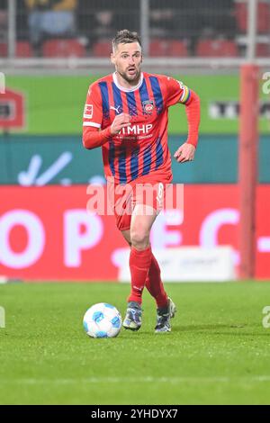 Heidenheim, Deutschland. November 2024. Fußball: Bundesliga, 1. FC Heidenheim - VfL Wolfsburg, Spieltag 10, Voith-Arena. Heidenheims Patrick Mainka in Aktion. Hinweis: Harry langer/dpa - WICHTIGER HINWEIS: Gemäß den Vorschriften der DFL Deutschen Fußball-Liga und des DFB Deutschen Fußball-Bundes ist es verboten, im Stadion und/oder des Spiels aufgenommene Fotografien in Form von sequenziellen Bildern und/oder videoähnlichen Fotoserien zu verwenden oder zu verwenden./dpa/Alamy Live News Stockfoto