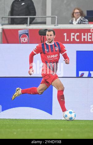 Heidenheim, Deutschland. November 2024. Fußball: Bundesliga, 1. FC Heidenheim - VfL Wolfsburg, Spieltag 10, Voith-Arena. Heidenheims Jonas Föhrenbach in Aktion. Hinweis: Harry langer/dpa - WICHTIGER HINWEIS: Gemäß den Vorschriften der DFL Deutschen Fußball-Liga und des DFB Deutschen Fußball-Bundes ist es verboten, im Stadion und/oder des Spiels aufgenommene Fotografien in Form von sequenziellen Bildern und/oder videoähnlichen Fotoserien zu verwenden oder zu verwenden./dpa/Alamy Live News Stockfoto