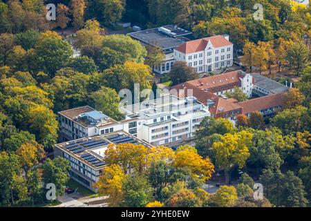 Luftbild, Kurhaus Bad Hamm, MVZ Prof. Dr. Uhlenbrock und Partner - Standort Hamm Kurpark, Klinik für Manuelle Therapie, herbstliche Bäume, Uentrop, Hamm, Ruhrgebiet, Nordrhein-Westfalen, Deutschland ACHTUNGxMINDESTHONORARx60xEURO *** Luftaufnahme, Kurhaus Bad Hamm, MVZ Prof Dr. Uhlenbrock und Partnerstandort Hamm Kurpark, Klinik für manuelle Therapie, herbstliche Bäume, Uentrop, Hamm, Ruhrgebiet, Nordrhein-Westfalen, Deutschland ACHTUNGxMINDESTHONORARx60xEURO Stockfoto